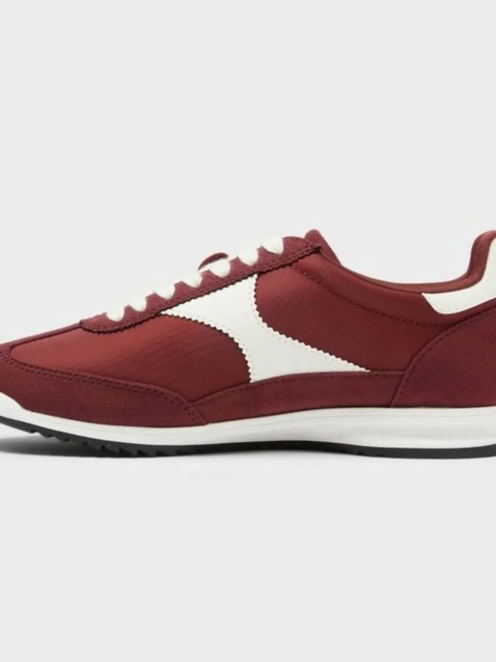 Women’s Skyler Sneakers Memory Foam Insole -Universal Thread Burgundy Size 7 NEW